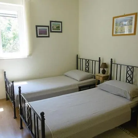 Mare E Fiori Garden Holiday home Ravni