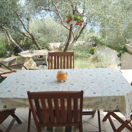 Holiday home Mare E Fiori Garden Ravni