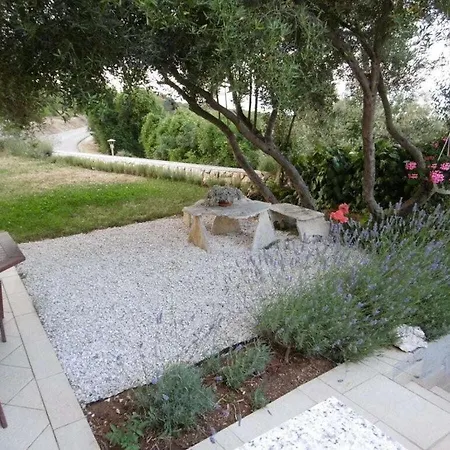 Holiday home Mare E Fiori Garden Ravni